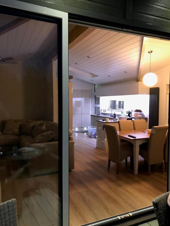 R11 Lake View, Fallbarrow Holiday Park Hotell Bowness-on-Windermere Exteriör bild